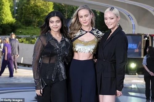 Cơ bụng nổi múi của 'Captain Marvel' Brie Larson