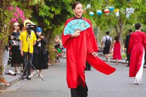 Lê Nhật Lâm gương mặt sáng giá trong ngày thi đầu tiên tại cuộc thi Hoa hậu Doanh nhân Việt Nam 2022
