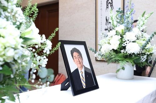Lãnh đạo và nhân dân Việt Nam tưởng niệm cố Thủ tướng Nhật Bản Abe Shinzo