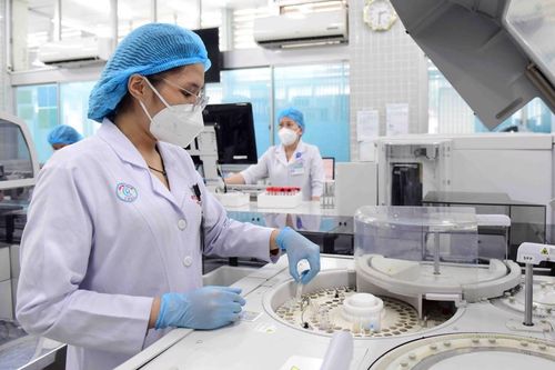 Việc 'tuýt còi' máy mượn, máy đặt tại BV công: Không phù hợp với thực tế!