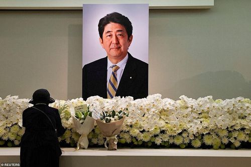 Làm lễ 'tsuya' cho cố Thủ tướng Abe Shinzo trước hỏa táng