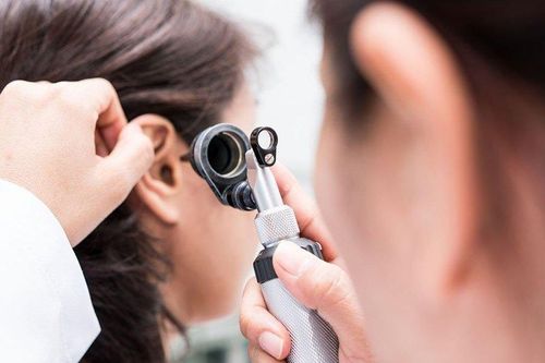 Người phụ nữ bị điếc đột ngột vì thức dậy nhiều lần vào ban đêm