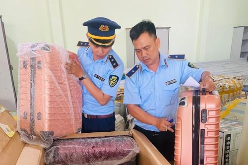 Phú Yên: Tạm giữ hàng nghìn túi xách và hàng hóa trị giá 1 tỷ đồng