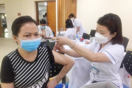 Hà Nội khẩn trương tiêm nhắc lại vaccine phòng Covid-19