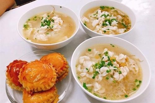 Quán hủ tiếu 105.000 đồng/tô mà khách xếp hàng từ 5h sáng
