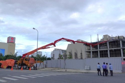 Công nhân thoát nạn vụ gãy cần trục xe phun bê tông kể gì về giây phút sinh tử?