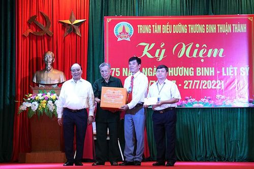 Chủ tịch nước Nguyễn Xuân Phúc: Đổi mới hình thức, nâng cao tinh thần trách nhiệm chăm sóc, hỗ trợ người có công