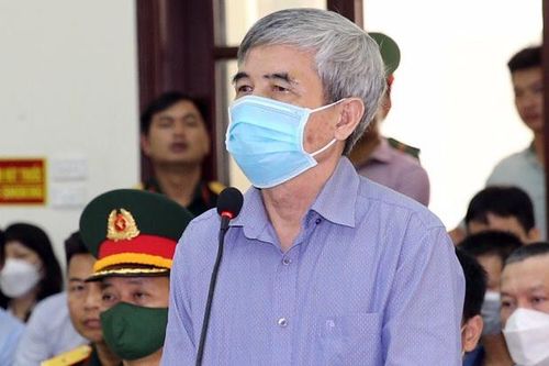 Trùm buôn lậu khai bị cựu đại tá biên phòng đe dọa vì giảm tiền hối lộ