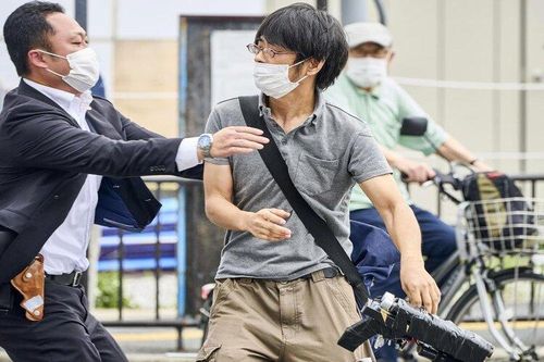 Phát hiện nhiều đạn tự chế trong nhà kẻ ám sát ông Abe