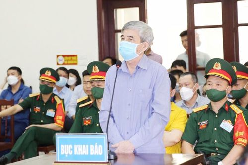 Trùm buôn lậu xăng dầu: Phải hối lộ vì sợ 'anh ta xúi người bắt'
