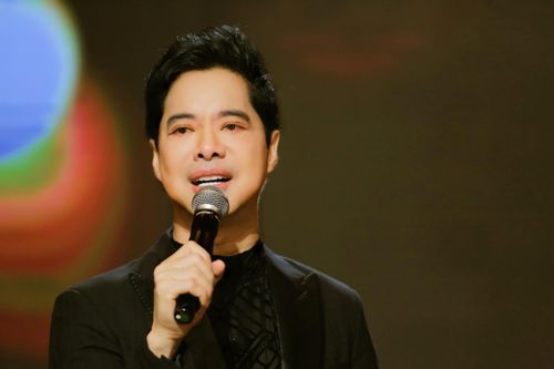 Ngọc Sơn khóc nghẹn khi thu MV 'Mất mẹ'