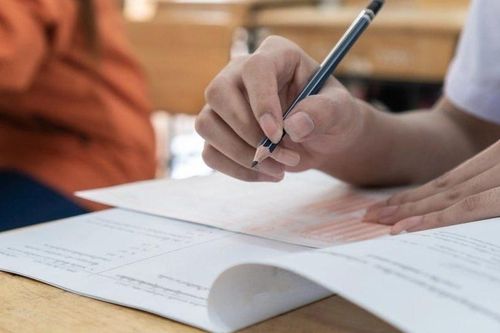 Xác nhận đề Toán tốt nghiệp THPT bị đăng lên mạng trong giờ làm bài