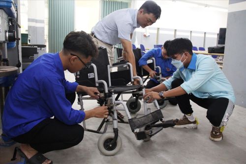 Xưởng sửa chữa xe lăn đặc biệt, hoàn toàn miễn phí ở Đà Nẵng