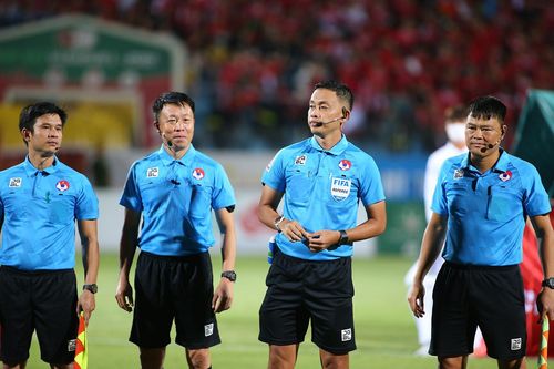 V-League: Nỗi lo Vua áo đen