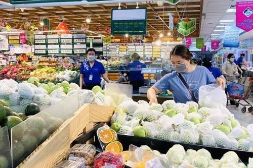 Giá xăng dầu giảm mạnh, vì sao giá hàng hóa chưa nhúc nhích?