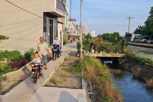 Dự án làm đường dừng vì dân lấn đất công