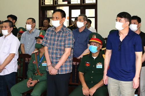 Tòa án Quân sự tuyên án 14 bị cáo trong đường dân buôn lậu gần 200 triệu lít xăng