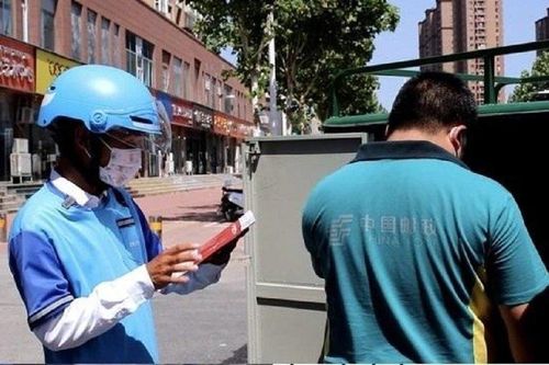 Đang đi giao đồ ăn, chàng shipper nhận tin trúng tuyển thạc sĩ