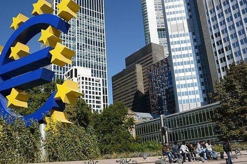 Ủy ban châu Âu hạ dự báo tăng trưởng kinh tế Eurozone
