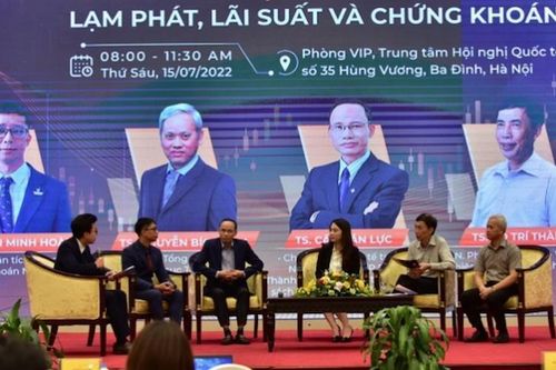 Nhiều nước tăng lãi suất, vì sao Việt Nam chưa tăng?