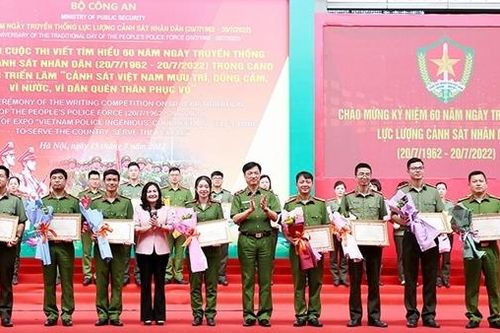 Bộ Công an trao giải cuộc thi viết về lực lượng CSND