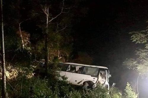 Xe chở khách du lịch bị lật ở Vườn quốc gia Xuân Sơn, 3 người tử vong, 10 người bị thương