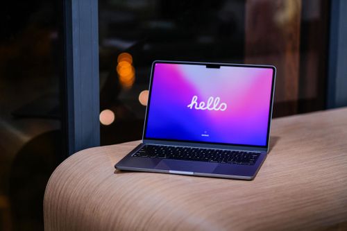 Trên tay MacBook Air M2 tại Việt Nam với ngoại hình hoàn toàn mới