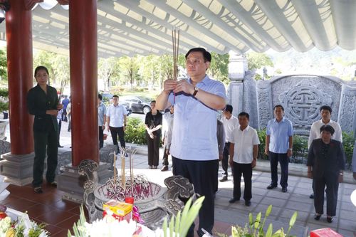 Chủ tịch Quốc hội dâng hương tại Ngã ba Đồng Lộc, Truông Bồn