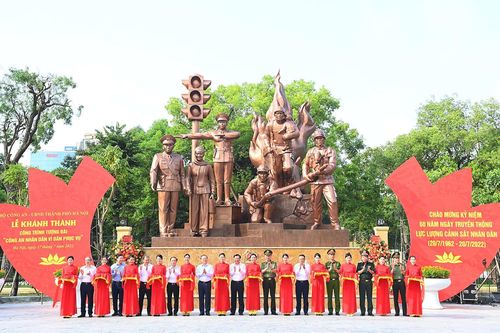 Khánh thành tượng đài 'Công an nhân dân vì dân phục vụ' tại Thủ đô Hà Nội