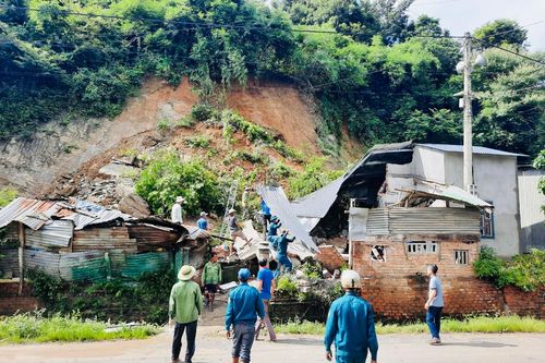 Đắk Lắk: Huy động lực lượng '4 tại chỗ' giúp dân khắc phục hậu quả mưa lũ