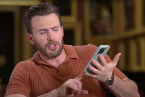 Chris Evans chê iPhone mới