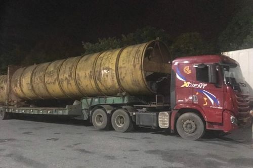 Dùng giấy phép giả, tài xế chở quá khổ khai 'theo lệnh giám đốc'
