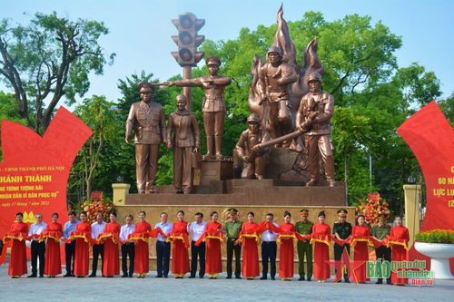 Khánh thành tượng đài 'Công an nhân dân vì dân phục vụ'