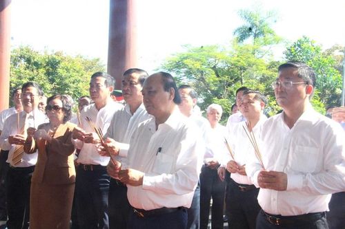 Chủ tịch nước Nguyễn Xuân Phúc dự Lễ kỷ niệm 75 năm Ngày thương binh liệt sĩ tại Quế Sơn