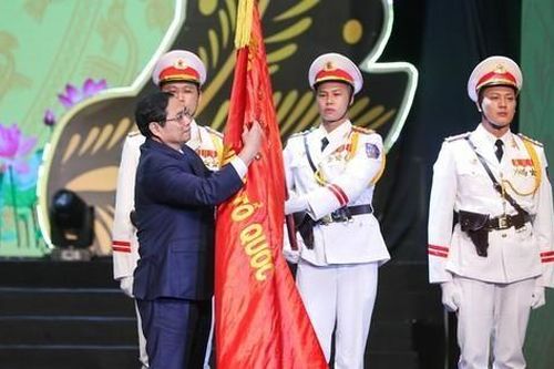 Lực lượng CSND kỷ niệm 60 năm Ngày truyền thống và đón nhận Huân chương Hồ Chí Minh