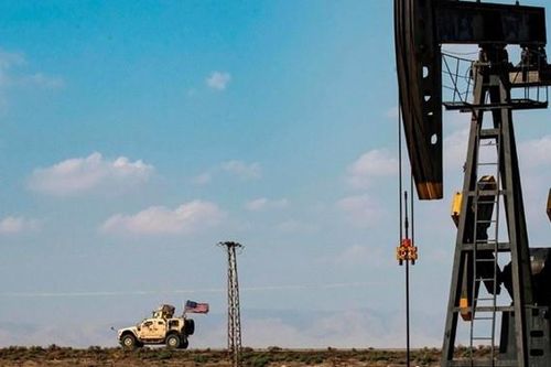 Quân đội Mỹ tiếp tục buôn lậu dầu của Syria vào Iraq