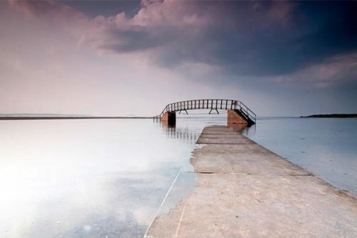 Cây cầu nổi giữa hư không huyền ảo như cảnh sắc trên thiên đường