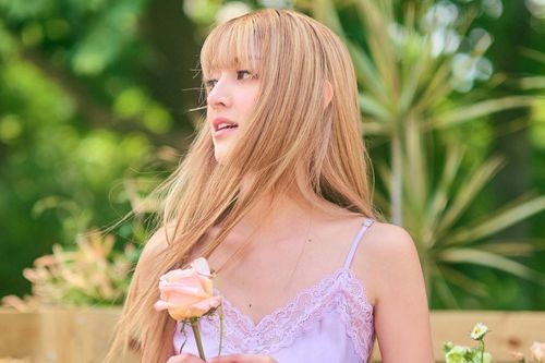 Hoa hậu Trần Khải Lâm mở tiệc bikini mừng sinh nhật