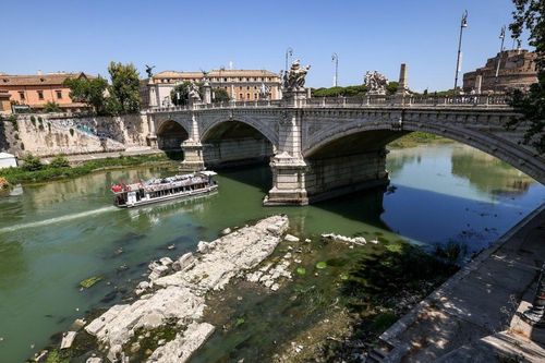 Hé lộ kho báu ở Rome sau trận hạn hán nghiêm trọng