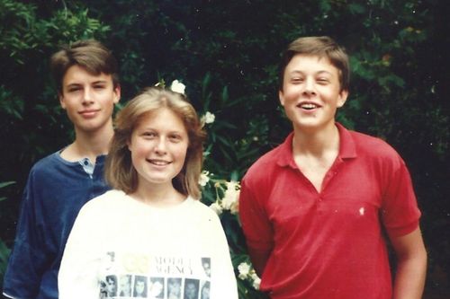 Elon Musk từng đánh cha khi còn trẻ