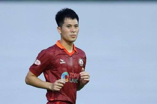 Đình Trọng đổi vị trí 3 lần trong trận thua Hải Phòng