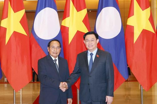 Chủ tịch Quốc hội tiếp Thường trực Ban Bí thư Lào Bounthong Chitmany