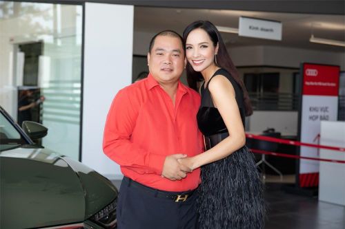 Vợ chồng Thúy Hạnh - Minh Khang tình tứ ở sự kiện