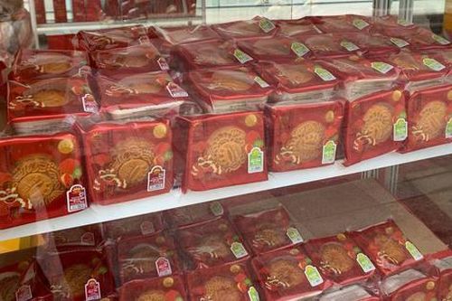Hà Nội: Bánh Trung thu xuống phố, giá nhỉnh hơn so với năm ngoái