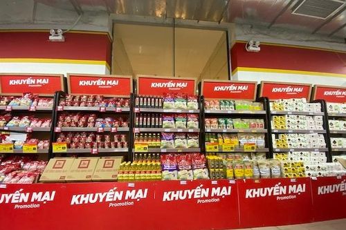 Siêu thị tìm cách kìm giá hàng thiết yếu trong bối cảnh 'bão giá'