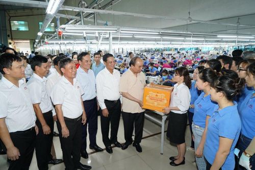 Chủ tịch nước thăm, tặng quà một số cá nhân tiêu biểu trên địa bàn TP Hải Phòng