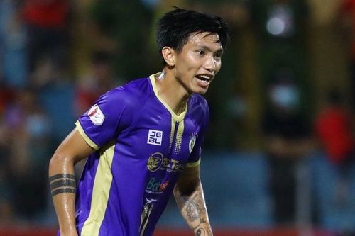 Văn Hậu chơi năng nổ trong trận thắng 3-1 của CLB Hà Nội