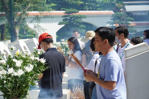 Tháng 7 rưng rưng bên '10 đóa hoa Đồng Lộc'