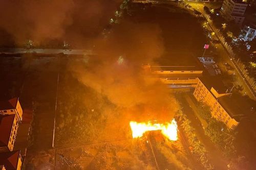 Hà Nội: Nhà hàng cháy lớn trong đêm