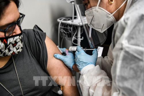 Kháng thể chống Omicron suy giảm sau khi tiêm mũi vaccine nhắc lại